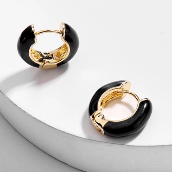 BaubleBar Jewelry - 💎 Black & Gold Huggie Hoops 💎
